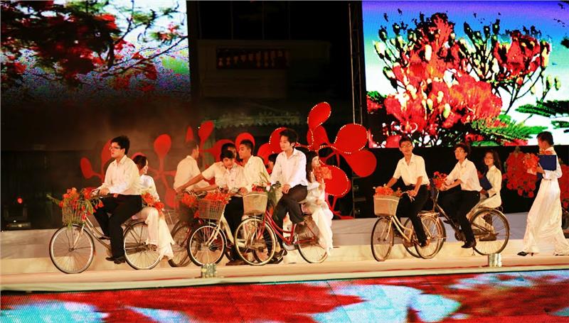 le festival des flamboyants rouges à haiphong